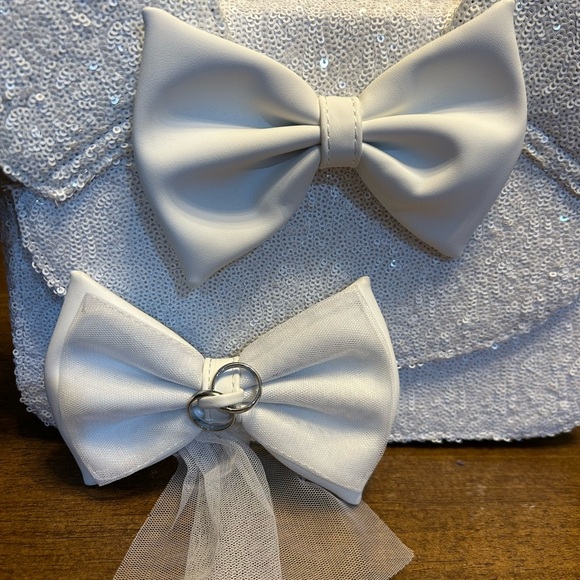 Loungefly Disney Minnie Mouse Sequin Wedding Bride Crossbody Purse Bag NWT - Picture 3 of 11